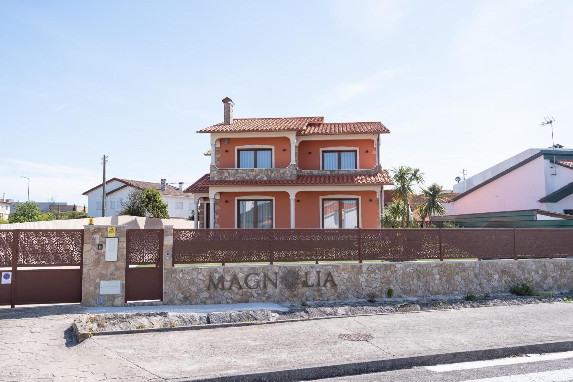 Magnolia Luxury Villa 莱里亚维埃拉 外观 照片
